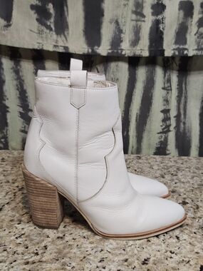 Crevo White Leather Ankle Booties with Stacked Block Heel Sz 8